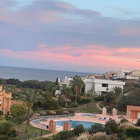 Bahia de Casares 2 Bedroom Penthouse With A Private 360 Rooftop Terrace With Sea And Mountain Views מראה חיצוני תמונה