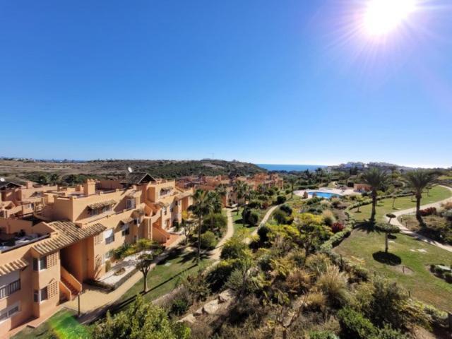 Bahia de Casares 2 Bedroom Penthouse With A Private 360 Rooftop Terrace With Sea And Mountain Views מראה חיצוני תמונה