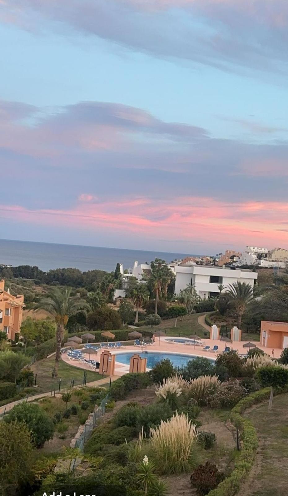 Bahia de Casares 2 Bedroom Penthouse With A Private 360 Rooftop Terrace With Sea And Mountain Views מראה חיצוני תמונה